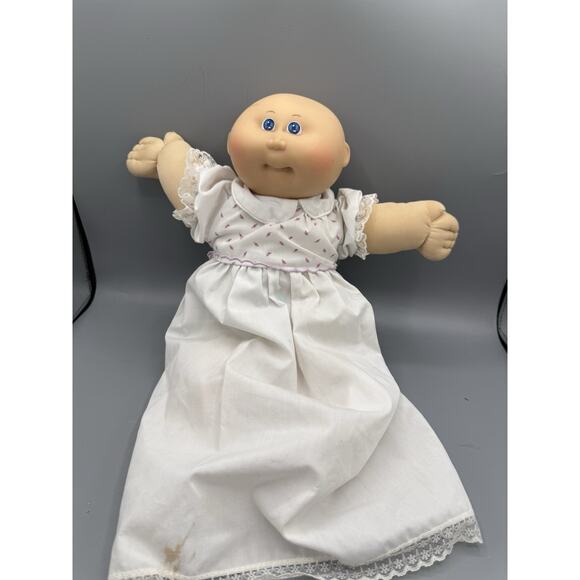Vintage 1984 Cabbage Patch Kids Baby Doll Blue Eyes Christening Gown - Picture 1 of 6